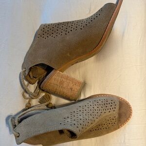 Toms 7W faux suede tan wedge like shoe with tie back